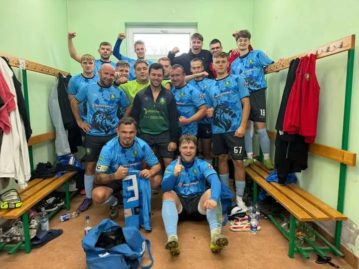 KS Wisła Józefów wygrywa 3:1 i zostaje samodzielnym liderem tabeli