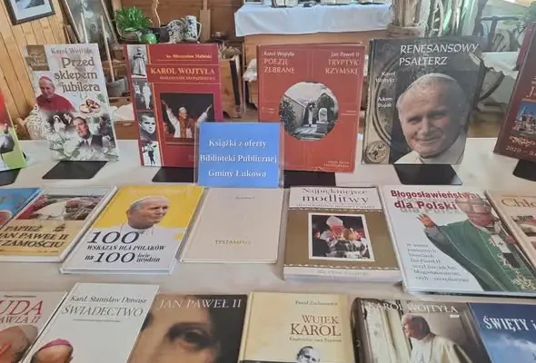 Dzień Papieski w bibliotece – książki o św. Janie Pawle II czekają