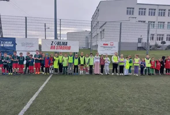 Turniej „Zdrowo na Sportowo” w Obszy – blisko 50 młodych piłkarzy na orliku