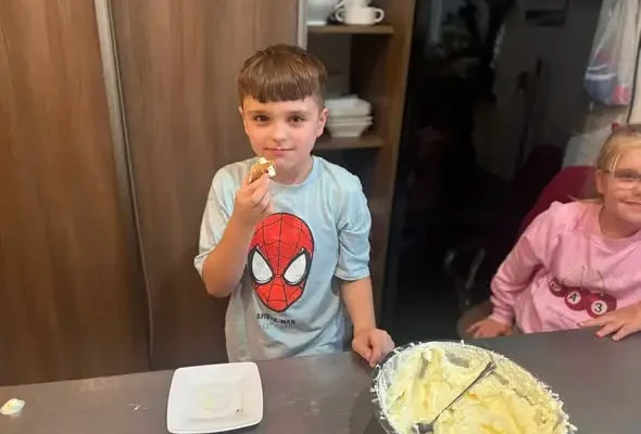 Kuchcikowo w starszej grupie: dzieci piekły rurki z kremem