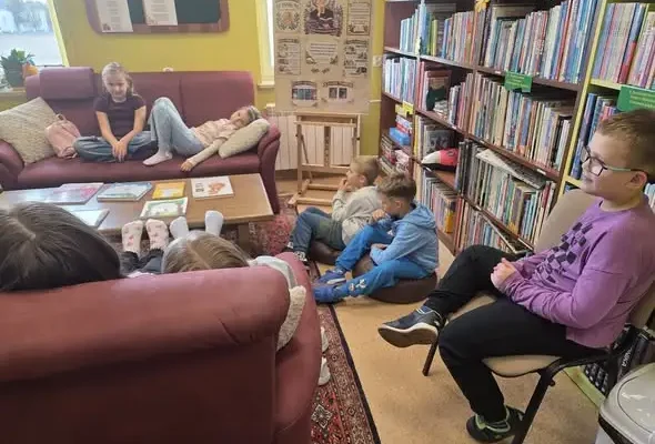 Dzieci z gminy Łukowa uczyły się dobroci na zajęciach w bibliotece
