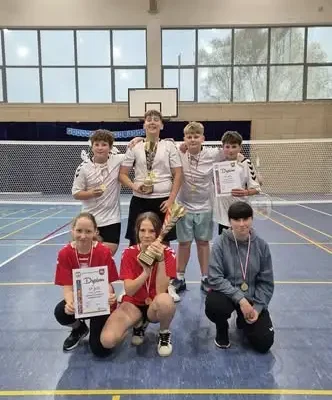 Gminne mistrzostwa w badmintonie w Soli: podwójny triumf gospodarzy