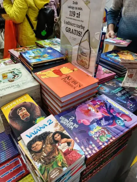 Józefów nad Wisłą: biblioteka na 29. Międzynarodowych Targach Książki w Krakowie