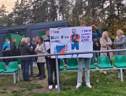Kibice GKS Relax Księżpol przygotowali plakat dla Rafała Stachery